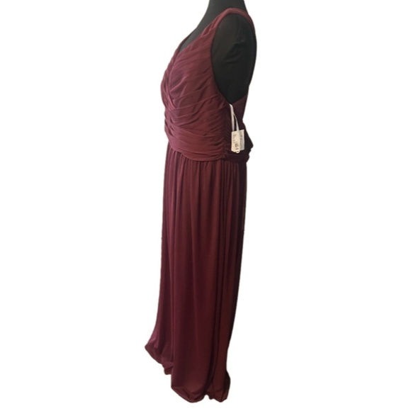 David’s Bridal - Size 20 Mesh‎ Long bridesmaid dress with crisscross back - Wine - Picture 3 of 5